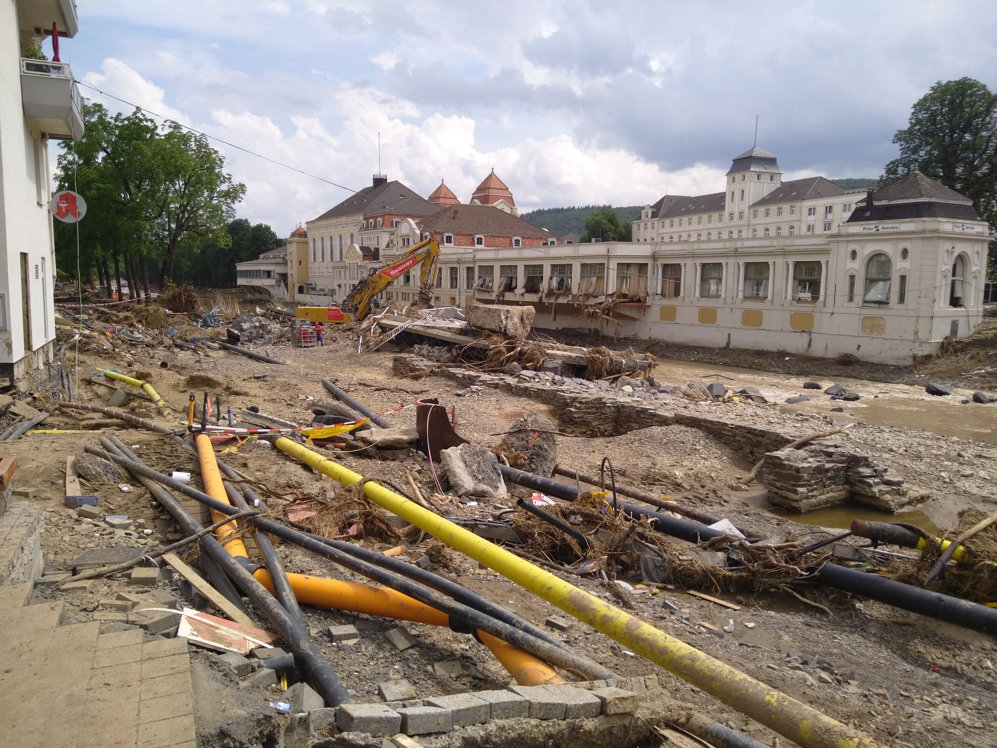 Einsatzkräfte der Tierrettung bei der Fluthilfe im Ahrtal